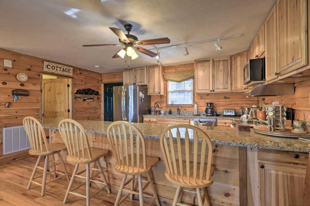 Lakefront Sparta Cottage With Decks And Boat Dock Exterior foto