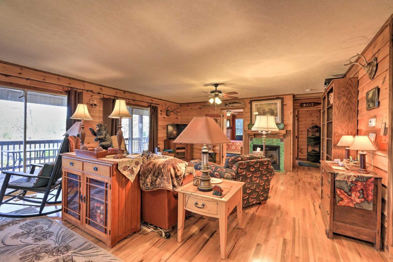 Lakefront Sparta Cottage With Decks And Boat Dock Exterior foto